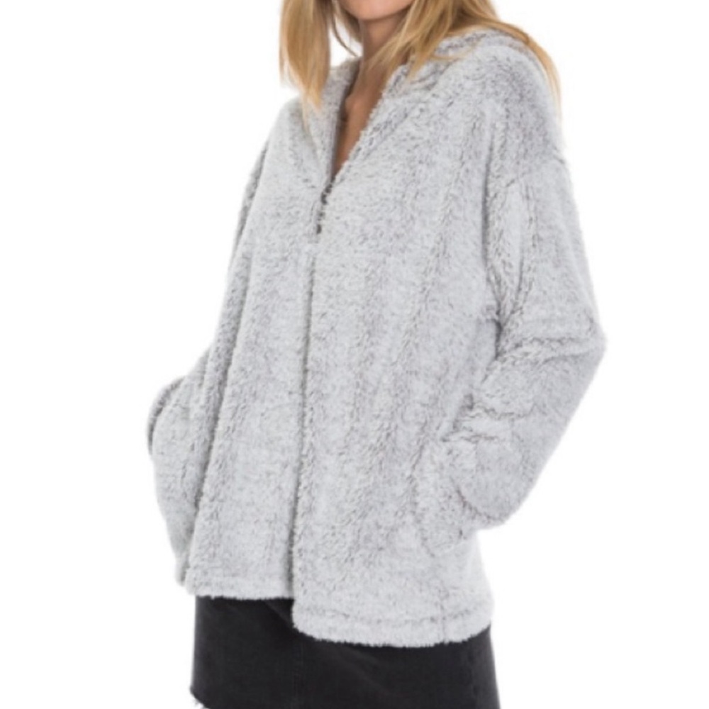 NWT dylan shag vintage sherpa zip hoodie with pockets. Size Medium